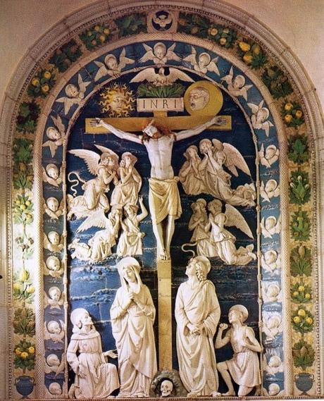 Nella crocefissione del Monastero di Visoki Decani, non ci sono UFO solo simboli cristiani Nella crocefissione del Monastero di Visoki Decani, non ci sono UFO solo simboli cristiani