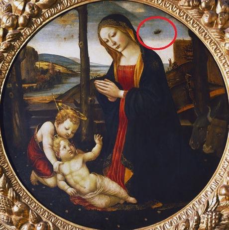 Nella crocefissione del Monastero di Visoki Decani, non ci sono UFO solo simboli cristiani Nella crocefissione del Monastero di Visoki Decani, non ci sono UFO solo simboli cristiani