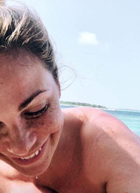 Vanessa Incontrada single alle Maldive in attesa di Sanremo, bellissima al naturale Vanessa Incontrada single alle Maldive in attesa di Sanremo, bellissima al naturale