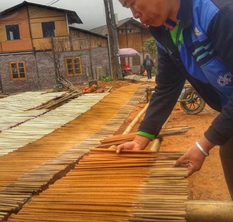 Una cartolina da Sa Pa, Vietnam - fuori dalle risaie terrazzate…Il treno ci ha lasciato al... Una cartolina da Sa Pa, Vietnam - fuori dalle risaie terrazzate…Il treno ci ha lasciato al...