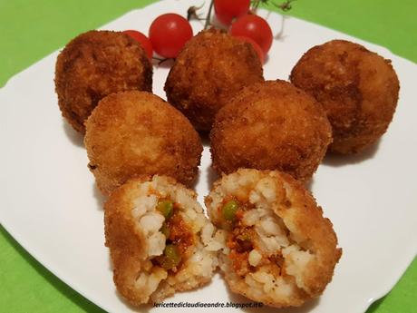 Arancini al ragù e piselli https://lericettediclaudiaeandre.blogspot.com/