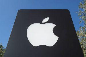 Apple taglia di nuovo la produzione di iPhone ma Tim Cook può festeggiare apple-glass