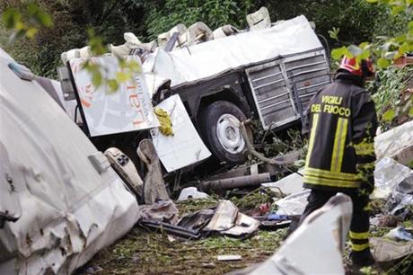 Strage bus irpinia. Assolto Ad Autostrade, i parenti delle vittime: “”Venduti” Strage bus irpinia. Assolto Ad Autostrade, i parenti delle vittime: “”Venduti”