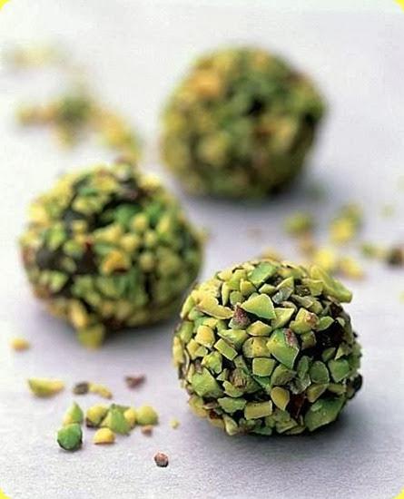 Le ricette di Dolci e Dessert più cliccate durante el 2018 sul blog Il Mondo dei Dolci. Tartufi ai pistacchi con cioccolato fondente.