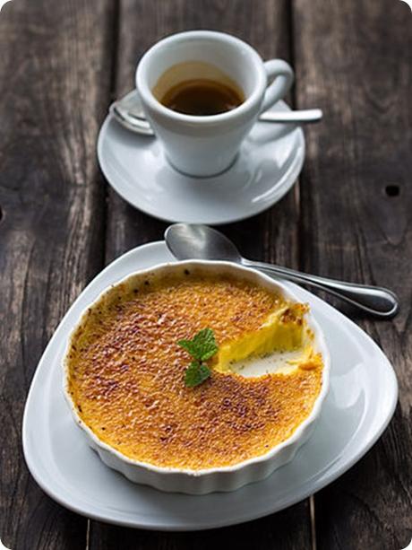 Le ricette di Dolci e Dessert più cliccate durante el 2018 sul blog Il Mondo dei Dolci. Tutte le ricette per creare dolci tipici e tradizionali natalizi: Creme Brulèe.