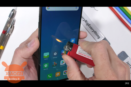 Mi Mix 3 quanto è resistente? Ce lo mostra JerryRigEverything Mi Mix 3 durability test