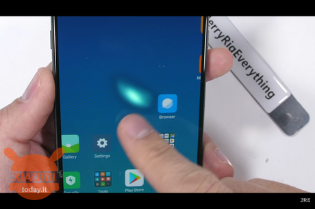 Mi Mix 3 quanto è resistente? Ce lo mostra JerryRigEverything Mi Mix 3 durability test