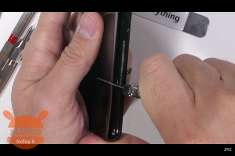 Mi Mix 3 quanto è resistente? Ce lo mostra JerryRigEverything Mi Mix 3 durability test