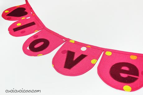 Come cucire un festone per San Valentino Che bello! Come cucire un festone per San Valentino con ritagli e lo sbieco. Ottima decorazione handmade che esprime l’amore ai tuoi cari il 14 febbraio o ogni giorno! #sanvalentino #decorazionisanvalentino #sanvalentinofaidate