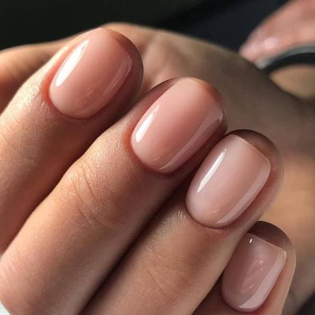 Smalti nude: tutti i colori più belli Smalti nude: tutti i colori più belli