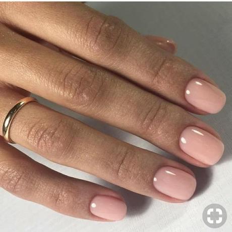 Smalti nude: tutti i colori più belli Smalti nude: tutti i colori più belli