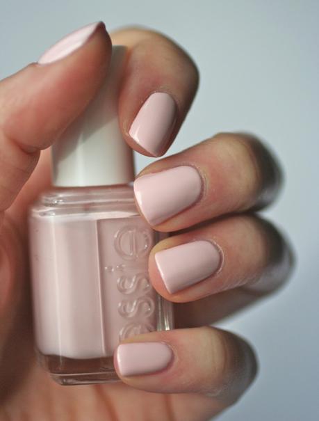 Smalti nude: tutti i colori più belli Smalti nude: tutti i colori più belli