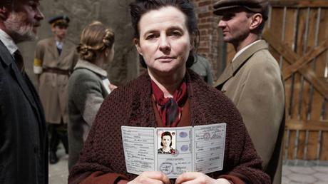 Chi scriverà la nostra storia: la recensione del film diretto da Roberta Grossman Chi scriverà la nostra storia: la recensione del film diretto da Roberta Grossman