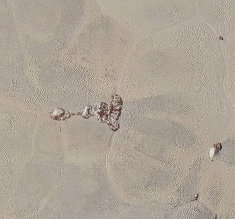 Scoperto un disegno di Alieno e una Piramide su una foto della Nasa di Nettuno ? Scoperto un disegno di Alieno e una Piramide su una foto della Nasa di Nettuno ?
