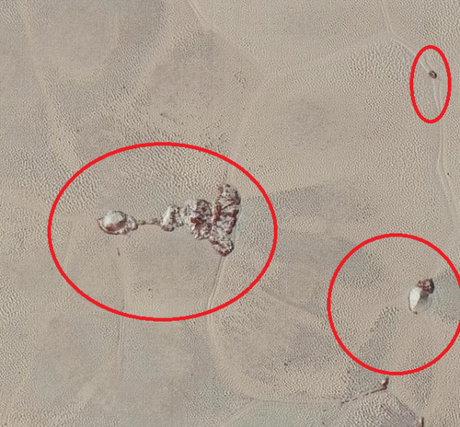 Scoperto un disegno di Alieno e una Piramide su una foto della Nasa di Nettuno ? Scoperto un disegno di Alieno e una Piramide su una foto della Nasa di Nettuno ?
