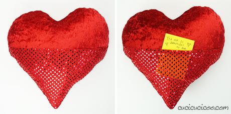 Come fare un cuscino cuore cucito a mano con tasca Festeggia San Valentino con messaggi d’amore dentro la tasca di questo cuscino cuore cucito a mano! Il cartamodello gratis è semplice per principianti e bambini da cucire a mano o a macchina. #sanvalentino #sanvalentinofaidate