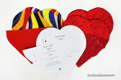 Come fare un cuscino cuore cucito a mano con tasca Festeggia San Valentino con messaggi d’amore dentro la tasca di questo cuscino cuore cucito a mano! Il cartamodello gratis è semplice per principianti e bambini da cucire a mano o a macchina. #sanvalentino #sanvalentinofaidate