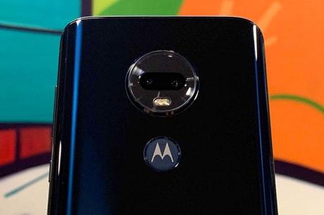 Motorola lancia i nuovi Moto G7: meno di 300 euro per il più evoluto Moto G7 Plus Motorola lancia i nuovi Moto G7: meno di 300 euro per il più evoluto Moto G7 Plus