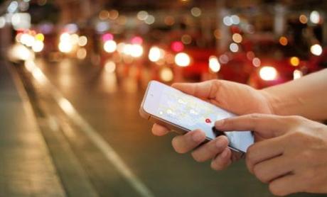 Come attivare e disattivare le posizioni gps false in Android? Come attivare e disattivare le posizioni gps false in Android?