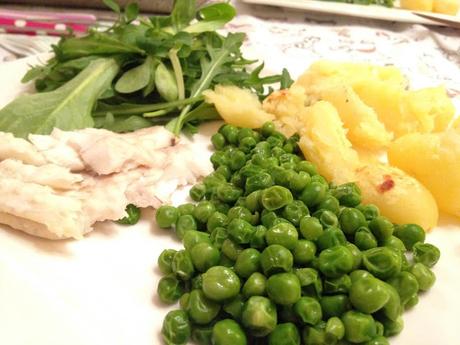 Senza Bimby, Branzino al Forno, Piselli, Patate, Insalata Mista Senza Bimby, Branzino al Forno, Piselli, Patate, Insalata Mista