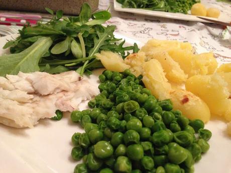 Senza Bimby, Branzino al Forno, Piselli, Patate, Insalata Mista Senza Bimby, Branzino al Forno, Piselli, Patate, Insalata Mista
