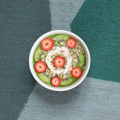 QUALCHE SEMPLICE CONSIGLO PER DIMAGRIRE (SENZA STRESS) PRIMA DELL'ESTATE white and green floral ceramic plate