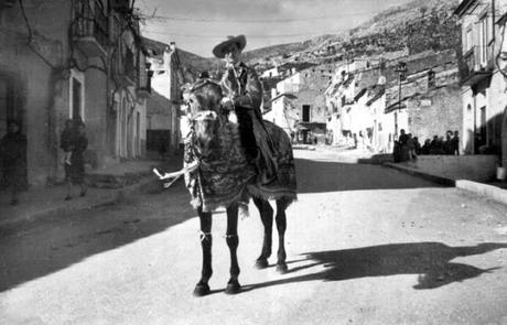 Alcune maschere antiche del carnevale sul Gargano: lu carlucc e lu sckavon a San Giovanni Rotondo Alcune maschere antiche del carnevale sul Gargano: lu carlucc e lu sckavon a San Giovanni Rotondo