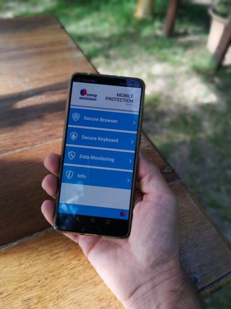 Come difendere smartphone e computer da virus e malware in viaggio Come difendere smartphone e computer da virus e malware in viaggio