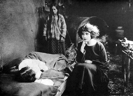 Tina Modotti, la rivoluzionaria con la macchina fotografica Tina Modotti, la rivoluzionaria con la macchina fotografica