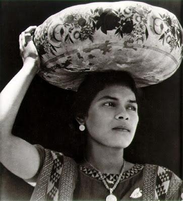 Tina Modotti, la rivoluzionaria con la macchina fotografica Tina Modotti, la rivoluzionaria con la macchina fotografica