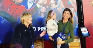Canalis e Jolie insieme al cinema: vecchie amiche, ma nessun saluto tra le due Canalis e Jolie insieme al cinema: vecchie amiche, ma nessun saluto tra le due