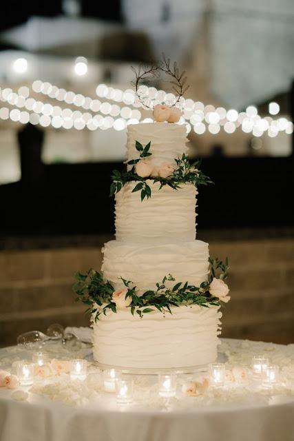 Intrecci di eucalipto e ulivo: un cake topper Intrecci eucalipto ulivo: cake topper
