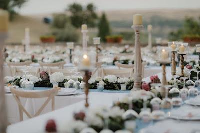 Intrecci di eucalipto e ulivo: un cake topper Intrecci eucalipto ulivo: cake topper