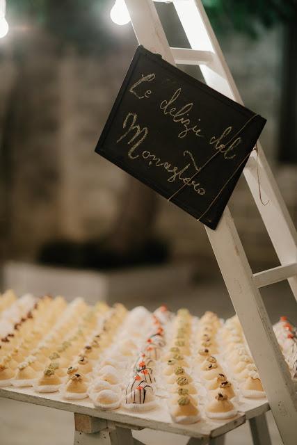 Intrecci di eucalipto e ulivo: un cake topper Intrecci eucalipto ulivo: cake topper