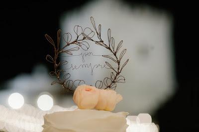 Intrecci di eucalipto e ulivo: un cake topper Intrecci eucalipto ulivo: cake topper