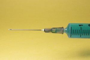 Militari vaccinati contraggono la parotite: nave USA in quarantena vaccini