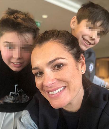 Alena Seredova in vacanza (da sola) con i figli: non fanno vite da bambini, hanno bisogno di riposo Alena Seredova in vacanza (da sola) con i figli: non fanno vite da bambini, hanno bisogno di riposo