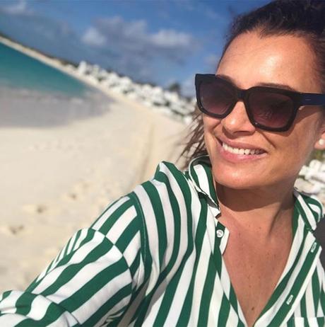 Alena Seredova in vacanza (da sola) con i figli: non fanno vite da bambini, hanno bisogno di riposo Alena Seredova in vacanza (da sola) con i figli: non fanno vite da bambini, hanno bisogno di riposo