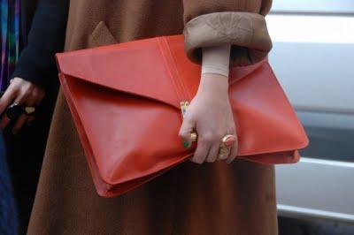 SUMMER TREND : OVERSIZE CLUTCH