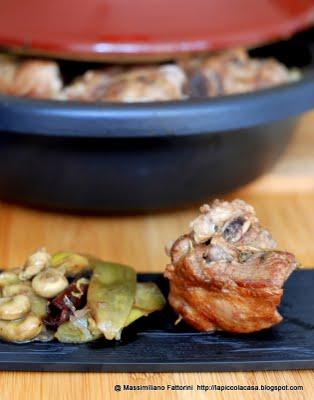 Cosciotto di agnello in tajine con carciofi e fave fresche e profumo di menta, cannella e cumino