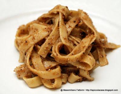 La pasta fatta in casa: Fettuccine di grano Kamut con ultra salsa ai porcini e zafferano