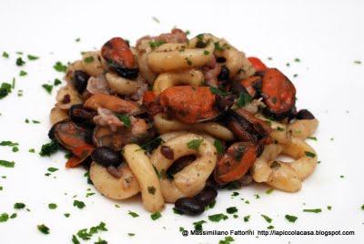 Le paste regionali: pecorare con cozze, fagioli neri e pancetta croccante