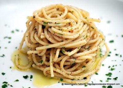 Dal Garum alla pasta: spaghetti alla chitarra con colatura di alici e pane gratugiato tostato