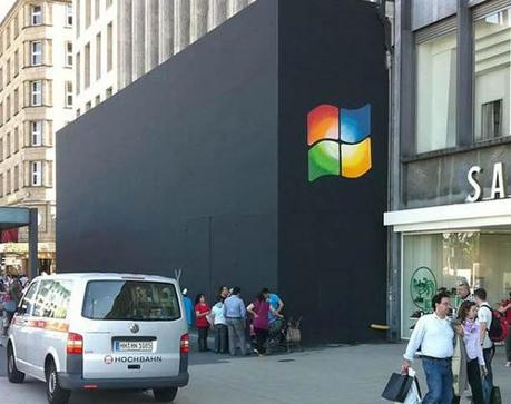 Logo Windows su Apple Store in apertura [Video]