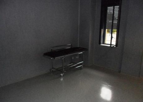 Uomo muore sulla barella:nessuno si era accorto di lui