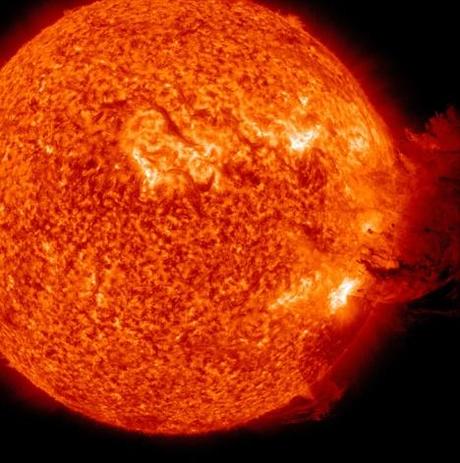 Spettacolare eruzione solare