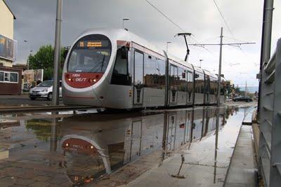 come una nave, il tram va