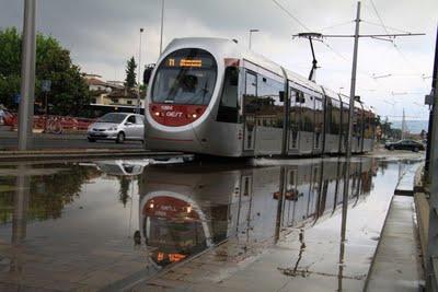 come una nave, il tram va