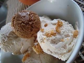 Gelato agli amaretti