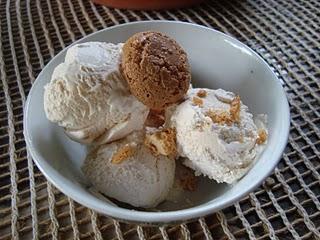 Gelato agli amaretti